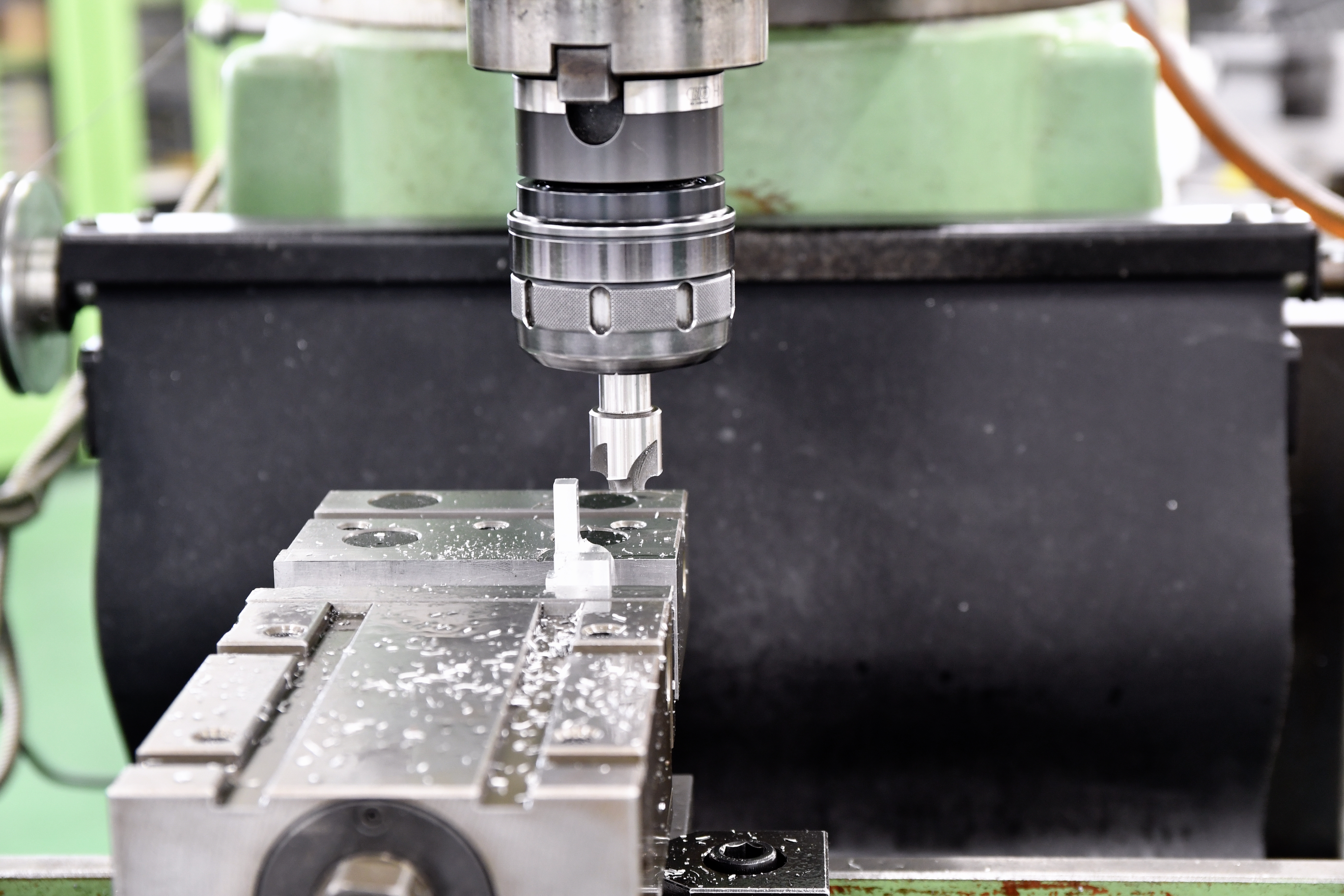 切削音の原因と対策を解説！工場の騒音問題を解決する方法とは？