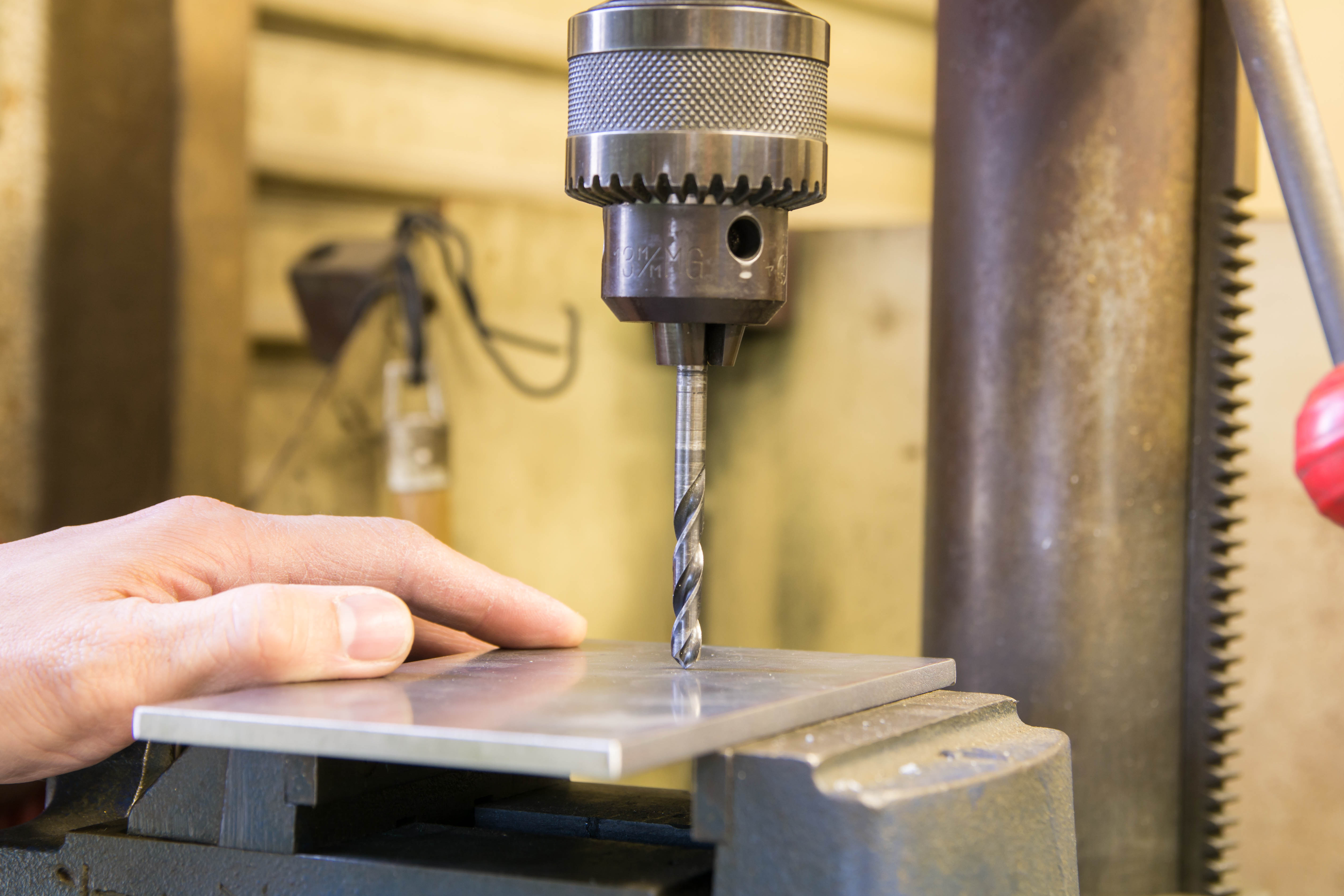 セラミックスの穴あけ加工の基本と加工のトラブル対策